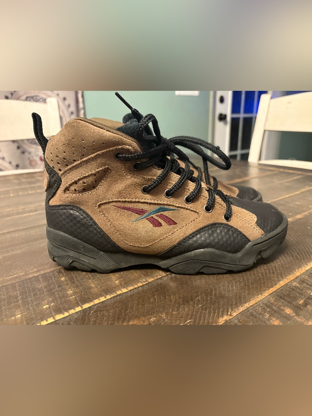 VTG 90’s Reebok Hiking Boots Shoes Lace Up Brown Suede Burgundy Green Accent 8.5